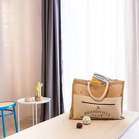 11 - Central, Access * Himarë