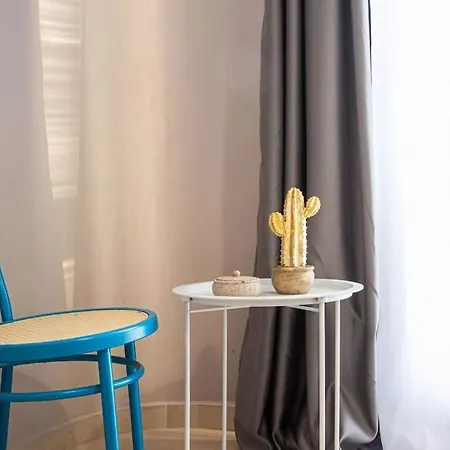 Daire 11 - Central, Access