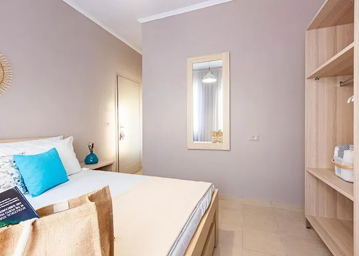 Daire 11 - Central, Access